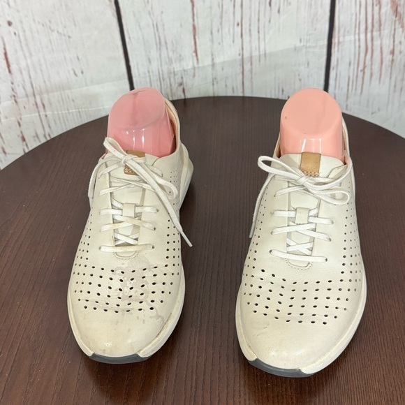 CLARK’s Unstructured Women's Cream Leather Sneakers Removable cushion Size 8 GUC - Picture 11 of 16